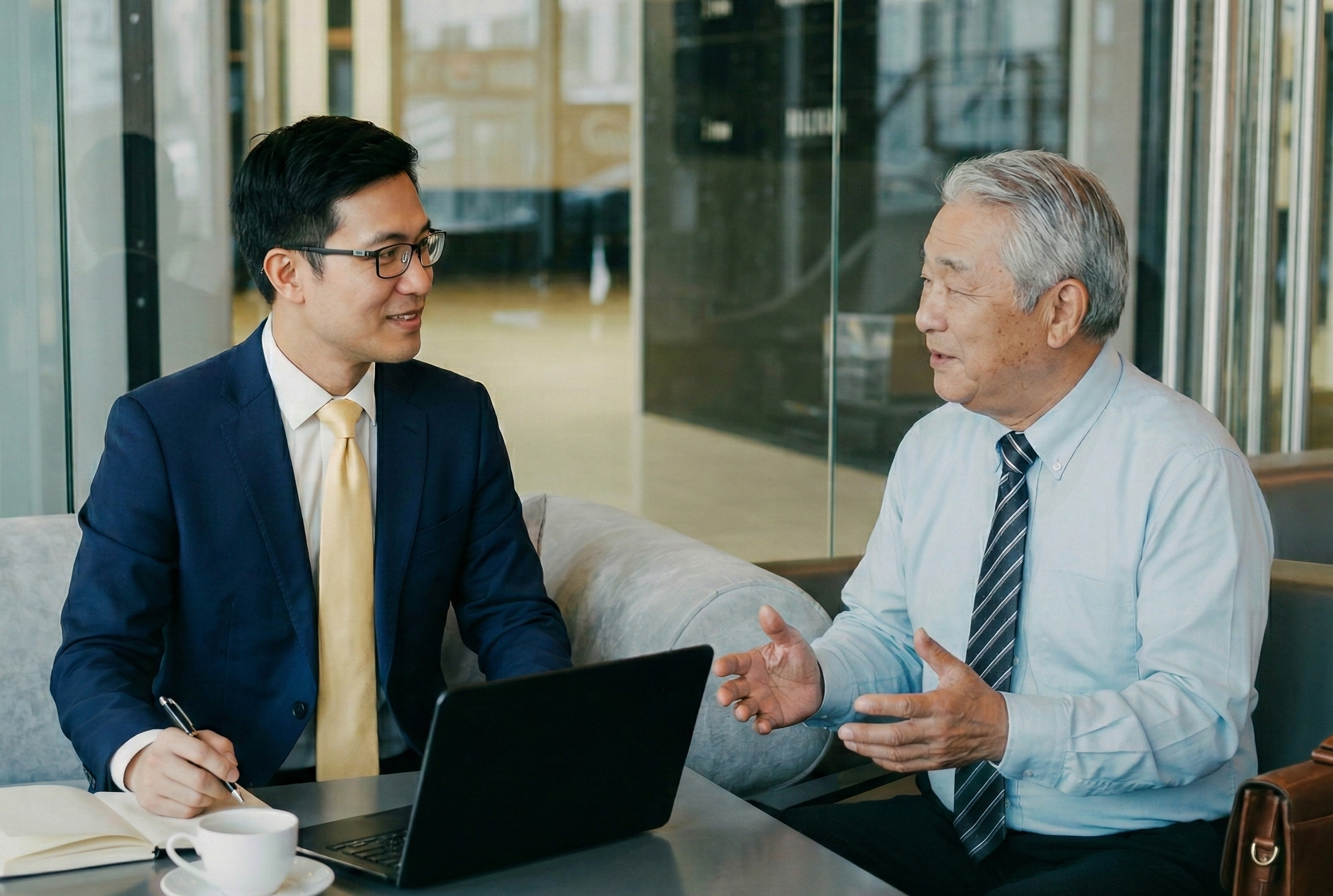 クライアントと向き合う一対一のインタビューヒアリングの様子